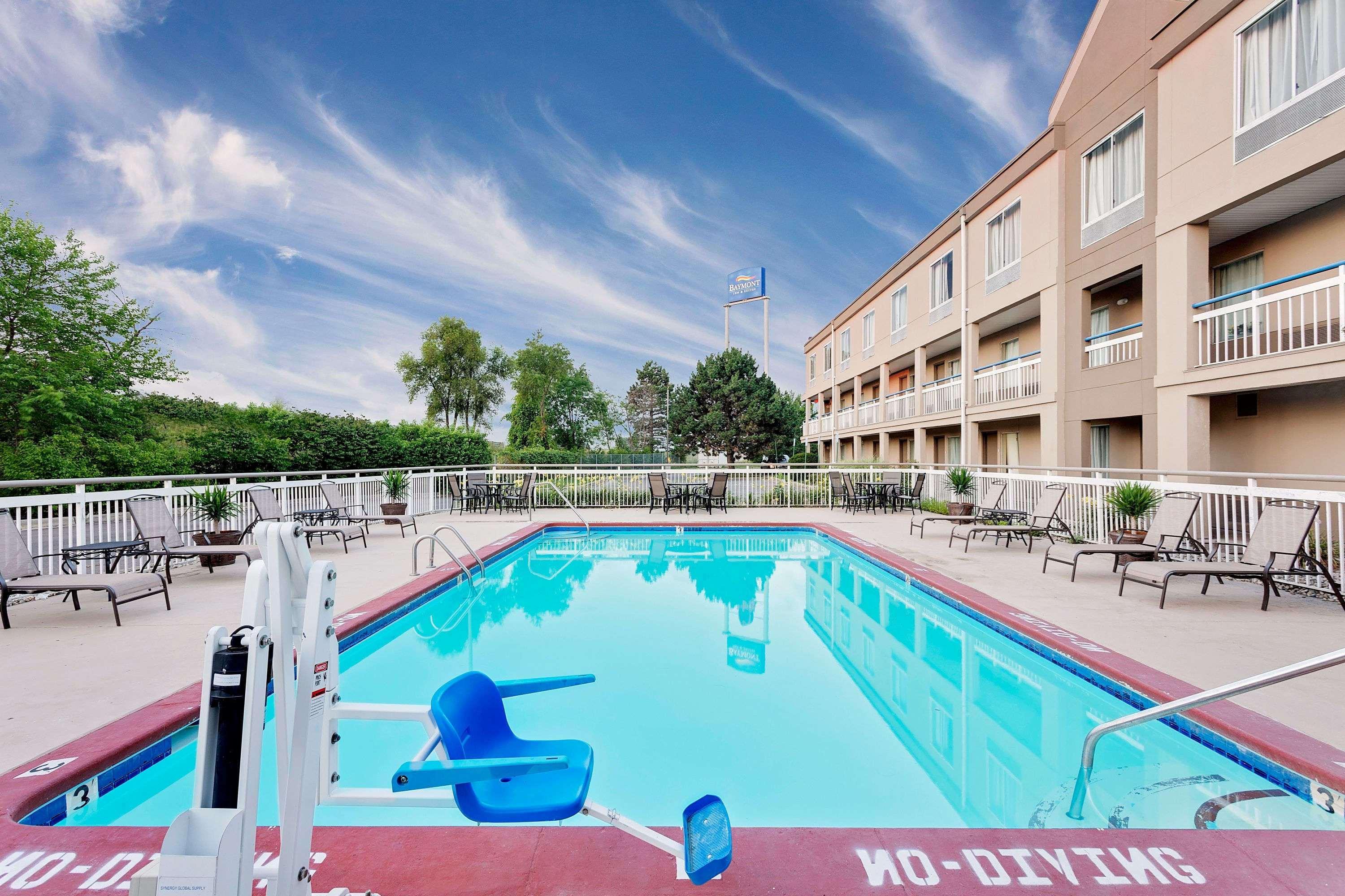 Baymont By Wyndham Kalamazoo East Exterior foto